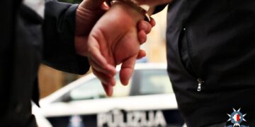 polizia compie arresto