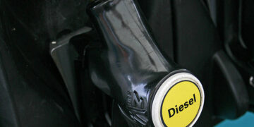 Carburanti: il prezzo del diesel più alto della media UE (ma più basso che in Italia)