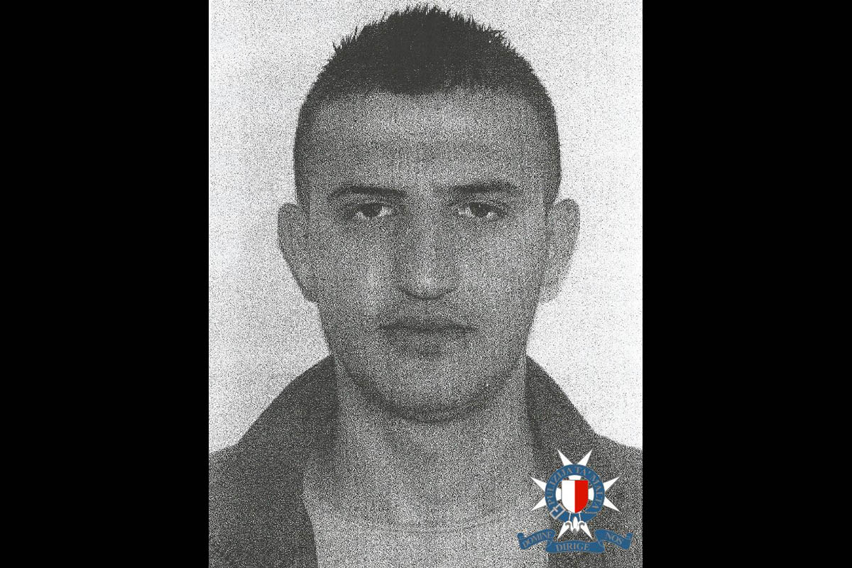 Ricercato dalla polizia per la rapina alla gioielleria di Tignè Point