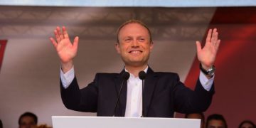 Primo maggio, Muscat incontra i suoi sostenitori: bagno di folla a Valletta [photogallery]