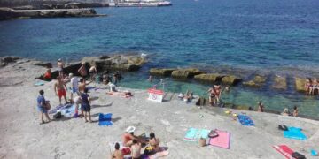 Sliema divieto di balneazione, spiaggia, mare, turisti, turismo,