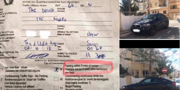 Parcheggia l’auto nelle strisce bianche… ma viene multata
