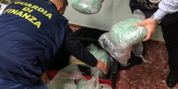 Intercettati 10 kg di marijuana in una valigia nel catamarano Pozzallo-Malta
