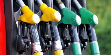 Aumentata la benzina, adesso la verde va a 1,41 euro
