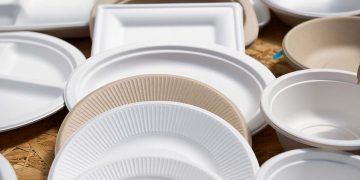Lidl Malta dice basta a piatti e posate in plastica