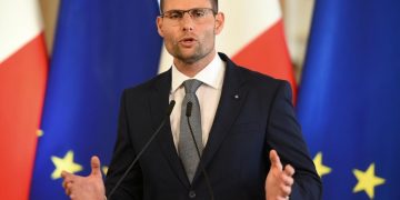 Il Governo annuncia nuovi provvedimenti a supporto delle imprese, ma non chiude il Paese