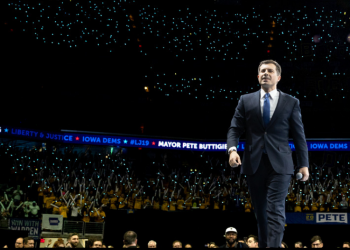 Il candidato democratico Pete Buttigieg si ritira dalla corsa per la Casa Bianca