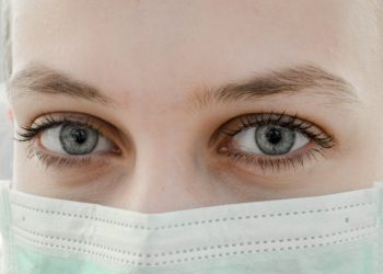 mascherina malata virus epidemia coronavirus contagio