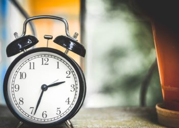 Si torna all’ora solare: ma potrebbe essere l’ultima volta