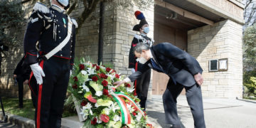 Covid – Giornata della Memoria, Draghi: «Restiamo uniti»