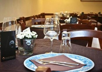 Senza soldi, con le serrande abbassate e i nervi a pezzi: chiude un ristorante su cinque