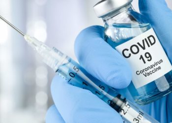 L’ottimismo di “Mr. Pfizer”: «Tranquilli, il COVID-19 sarà come una normale influenza. E in autunno tornerà tutto come prima»