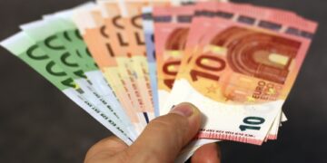 Via da Malta con 15mila euro di provenienza dubbia: fermati due italiani all’imbarco per la Sicilia