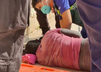 Precipita da un cantiere e viene scaricato, ferito, per strada. Malta in rivolta contro l’ignobile gesto del datore di lavoro