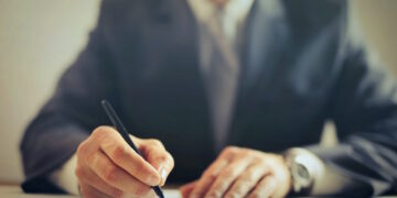 Cambiano le regole sugli assegni: dai 5mila euro in su basta contanti, si passa al deposito su conto corrente