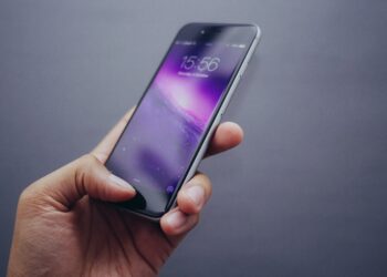 SMS truffa per pacchi in consegna, Malta Police Force avverte: «non aprite il link»