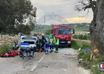 Incidenti stradali: giovane si schianta contro un albero a Bahrija, mentre un pedone viene falciato da un’auto a Santa Venera