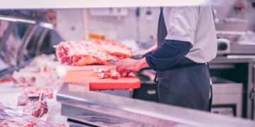 La spirale di aumenti si abbatte anche sul mercato delle carni; preoccupazione tra macellai ed importatori