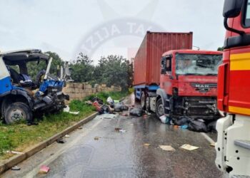 Frontale tra camion a Zurrieq, delicate le operazioni di soccorso della Protezione Civile