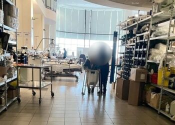 Pazienti nella mensa e docce in corridoio, l’accusa di Grech al governo: «Sanità pubblica in declino»
