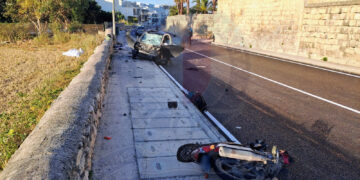 Tragico scontro auto-moto a Mosta, in due perdono la vita