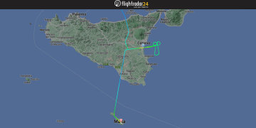 Volo per Catania dirottato a Malta, il pilota non la prende bene e “disegna” un pene in cielo