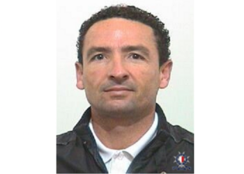 Uomo ricercato per indagine in corso, polizia dirama avviso