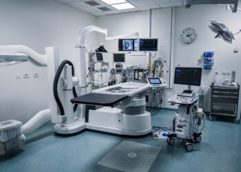 Il reparto di Urologia del Mater Dei si “arricchisce” di un moderno macchinario per curare i calcoli renali