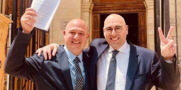 Norman Vella e il suo legale Karol Aquilina