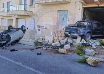 Incidente mortale a Naxxar, auto si ribalta sulla carreggiata
