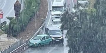 Pioggia e incidenti mandano in tilt il traffico nella zona centrale del Paese