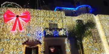È a Mosta la casa più illuminata del Paese, decorata con 57.900 luci di Natale