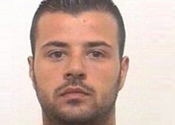 Ricercato per un’indagine in corso: polizia lancia l’appello