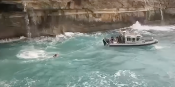 Sub in difficoltà tratto in salvo dalle Forze Armate nel mare in tempesta a Reqqa Point