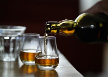 whisky, alcol, ubriacarsi, ubriaco