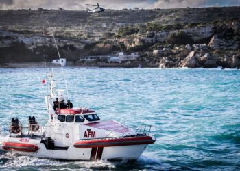 Travolta da un’onda a Cirkewwa, si cerca ancora la tredicenne polacca