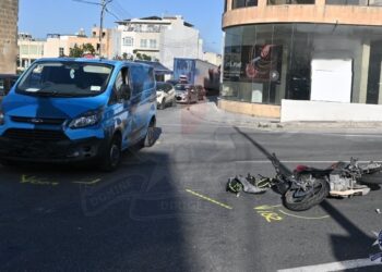 Schianto tra moto e furgone a Birkirkara: 22enne in ospedale