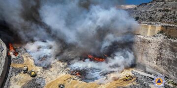 Incendio all’impianto WasteServ di Maghtab: rogo sotto controllo, nessun ferito