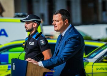 Stretta sul turismo cafone, arrivano le multe lampo per gli stranieri maleducati