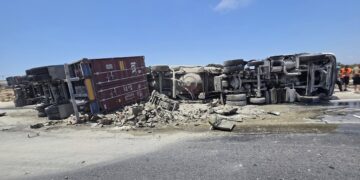 Caos a Birzebbugia: si ribaltano mezzi pesanti, strada chiusa al traffico