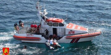 Barca affonda al largo di Sliema, due persone tratte in salvo