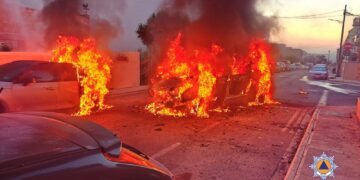Due veicoli distrutti dalle fiamme a Zebbug, danneggiata anche una terza auto