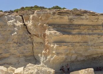 St. Peter’s Pool, scatta la chiusura di una parte della scogliera: timori per un possibile crollo