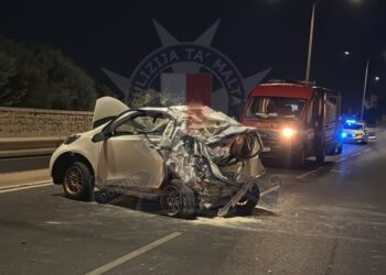 Due auto si scontrano a Zebbug, 26enne gravemente ferito