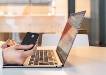 Shopping online da Paesi extra UE, dal 1° luglio scatta la nuova tassa sui piccoli pacchi